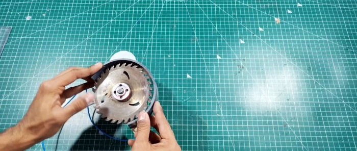 Kako napraviti mini kružnu pilu od 12V