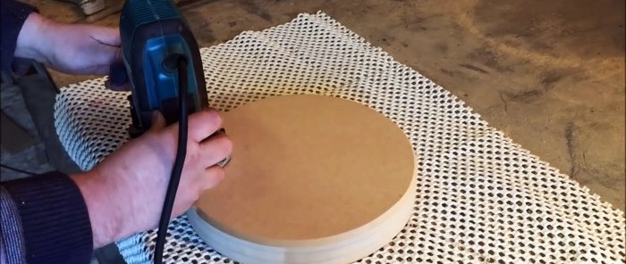 Hoe maak je een krukje van een oude schokdemper