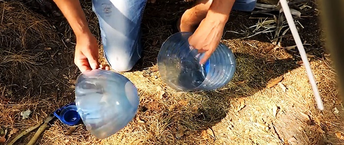 Paano gumawa ng clamshell mula sa isang plastic na bote