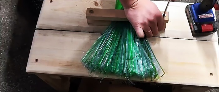 Kā izgatavot slotu no plastmasas pudelēm