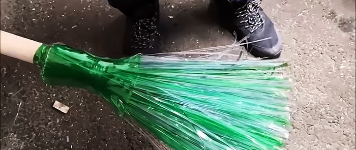 Πώς να φτιάξετε μια σκούπα από πλαστικά μπουκάλια
