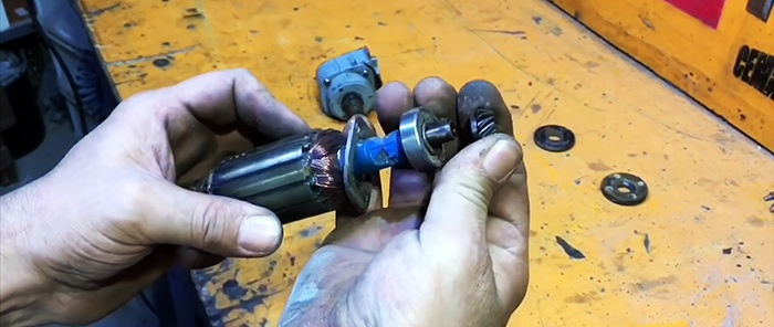 How to make a boat motor from a screwdriver