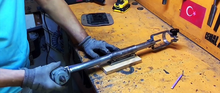 How to make a boat motor from a screwdriver