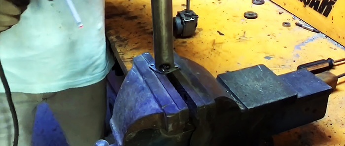 Ako vyrobiť lodný motor zo skrutkovača