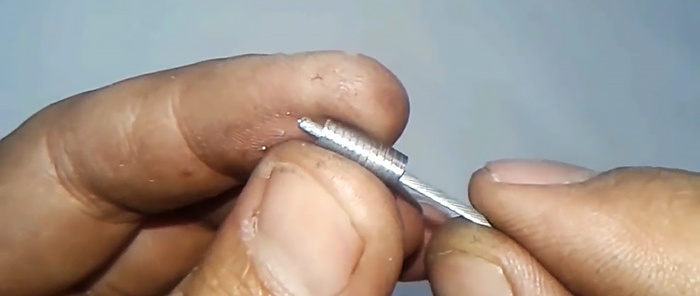 Πώς να φτιάξετε ένα εξάρτημα τρυπανιού για ένα κατσαβίδι