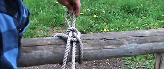 Como amarrar uma corda a um poste para que você possa desamarrá-la facilmente mais tarde