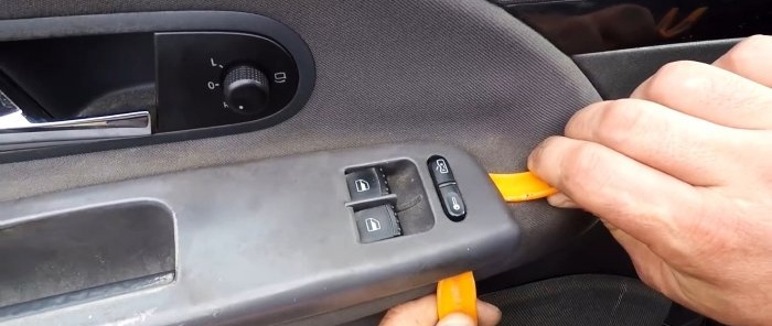 Cómo restaurar el interior de un coche de plástico desgastado