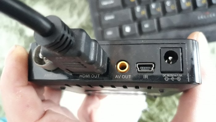 Come collegare un set-top box DVBT2 al monitor di un computer