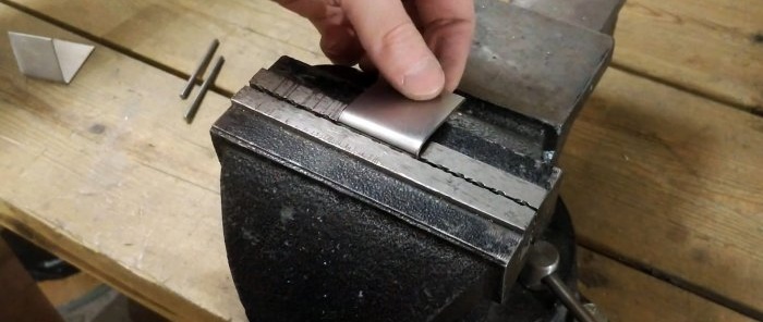 Kako napraviti rupice za gumbe jednostavnim alatom
