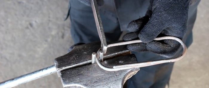 Jak uvázat ocelovou tyč do uzlu