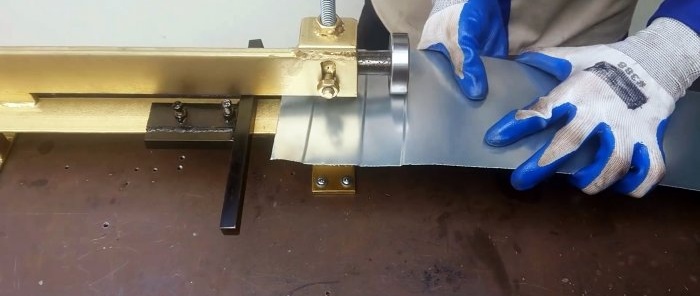 Cách chế tạo máy tạo chất tăng cứng trên tấm kim loại