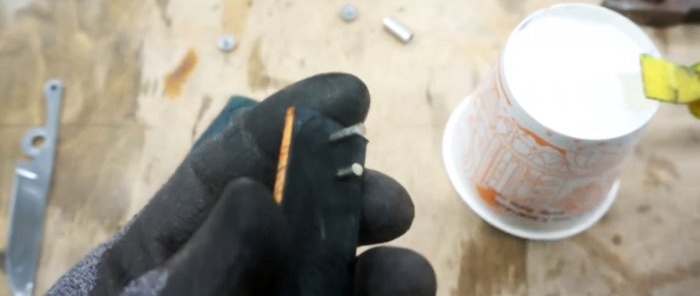 Как да си направим сгъваем джобен нож от счупена ножица