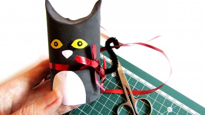 Jak zabavit dítě během karantény: vyrobme kočku z ruličky od toaletního papíru