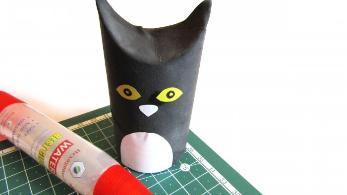 Como manter seu filho ocupado durante a quarentena: vamos fazer um gato com um rolo de papel higiênico