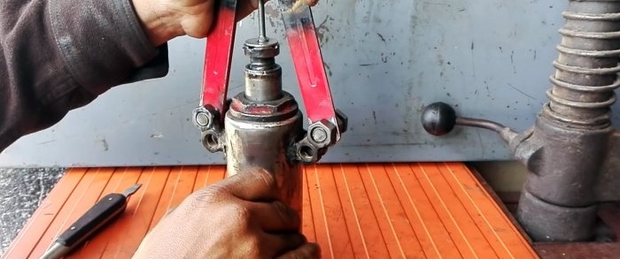 Hvordan man laver en universal aftrækker fra en hydraulisk donkraft