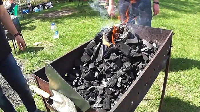 Без химия бързо и лесно запалваме въглища в скарата