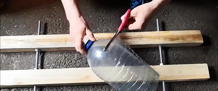 Cara mudah membuat kepingan plastik dari botol PET