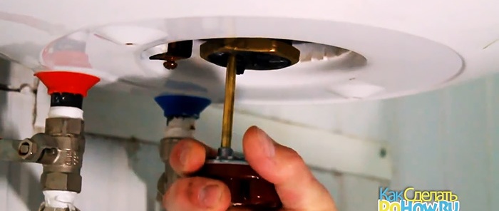 So reinigen Sie die Heizelemente eines Warmwasserbereiters von Kalkablagerungen