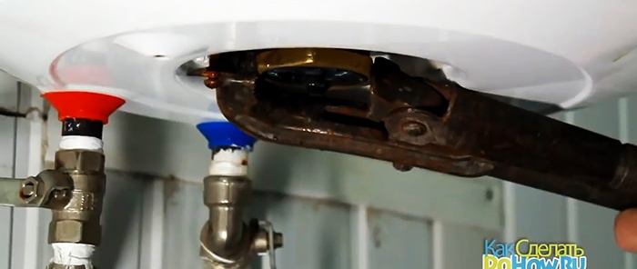 Com netejar els elements de calefacció de l'escalfador d'aigua de l'escala
