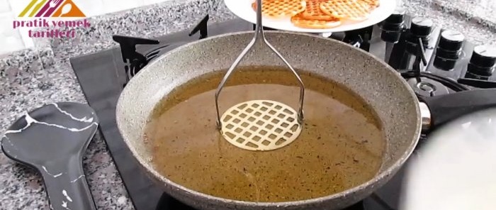 Super tufiș preparat cu ajutorul unui zdrobitor de cartofi