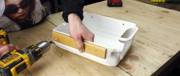 Cómo darle buen uso a un bote de plástico en un garaje o taller