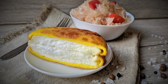 Usædvanlig morgenmad lavet af almindelige æg