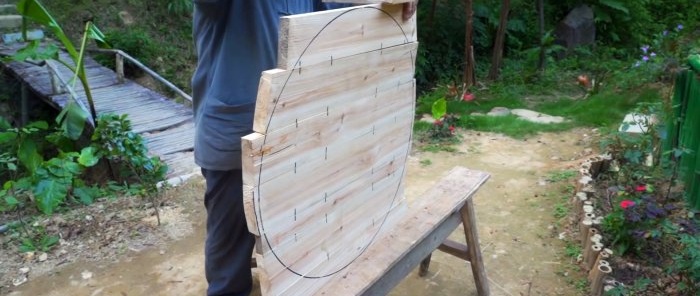 Cómo hacer una tapa de madera para un caldero en un ahumadero o tandoor sin pegamento, clavos ni tornillos