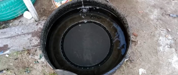 Come realizzare un serbatoio per l'acqua da un vecchio pneumatico
