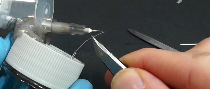 Hoe maak je een eenvoudige mini-airbrush van spuiten