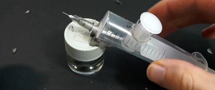Hoe maak je een eenvoudige mini-airbrush van spuiten