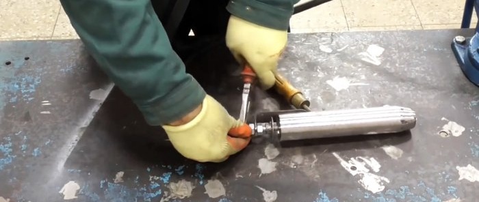 Как да си направим инжекционна пропанова горелка от парче тръба