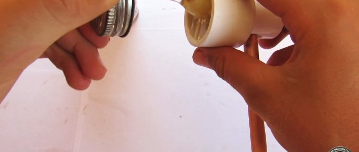 Hur man gör en bevattningssprinkler från PVC-rör