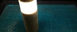 Hacemos una sencilla lámpara de jardín LED con tubos de PVC.