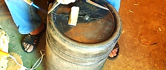 Paano i-seal ang isang plastic barrel