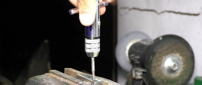 Paano gumawa ng miniature drilling machine