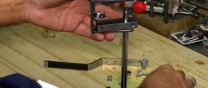 Hogyan készítsünk miniatűr fúrógépet