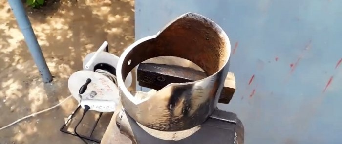 Πώς να φτιάξετε μια ισχυρή σκαπάνη από ένα κομμάτι σωλήνα που θα κόψει τυχόν ρίζες και ζιζάνια