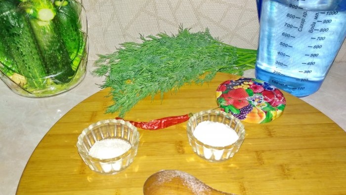 Cogombres lleugerament salats de cocció ràpida: la manera més fàcil d'adobar-los