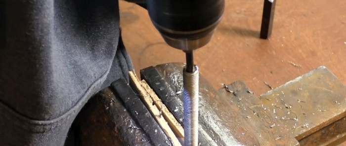 Como montar um corta-tubos para tubo de PVC