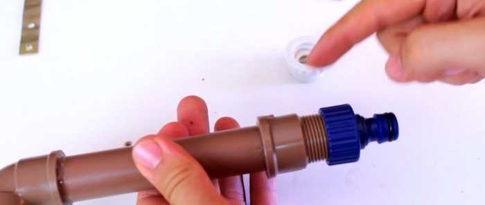 كيفية صنع رشاش بنصف قطر كبير للري من الأنابيب البلاستيكية