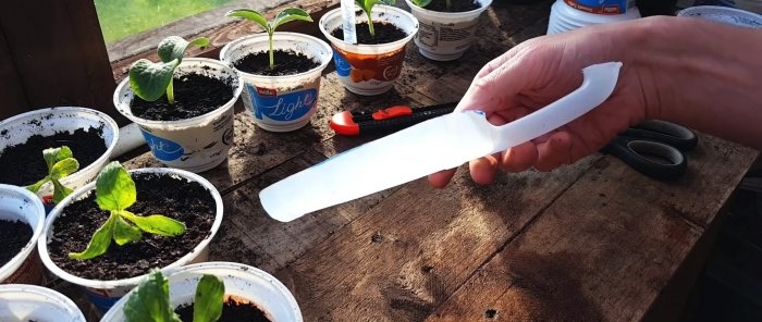 6 bezplatných záhradných nástrojov vyrobených z fliaš na mlieko