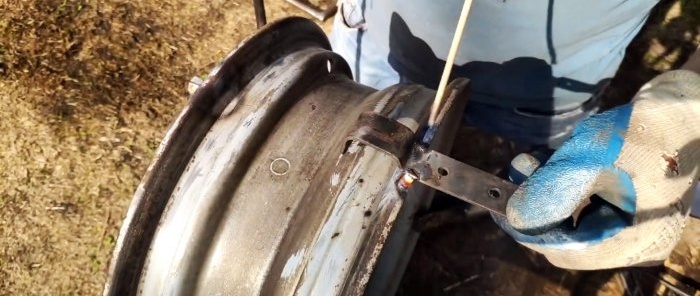 Как бързо да заварявате макара за маркуч от стари автомобилни части