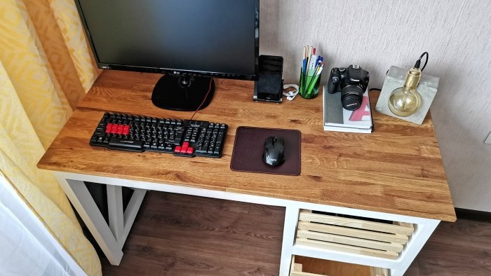 Com fer un escriptori d'ordinador amb fusta massissa