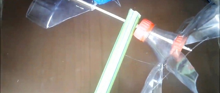 Sådan laver du en simpel vindfløj fra en PET-flaske på 5 minutter
