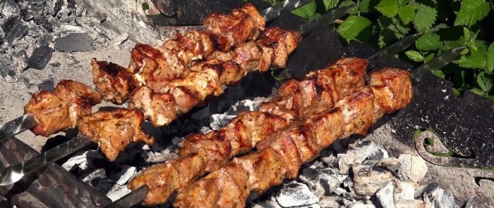 O kebab mais suculento em água fervente é um segredo de um uzbeque que conhece o seu negócio