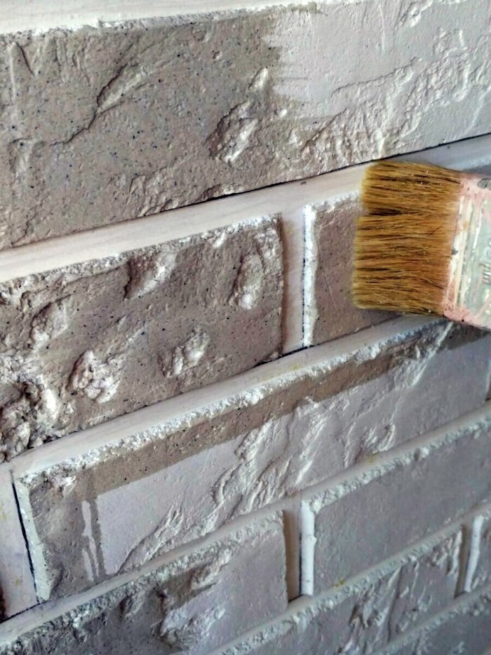 Gjør-det-selv enkel dekorativ mursteinsgips
