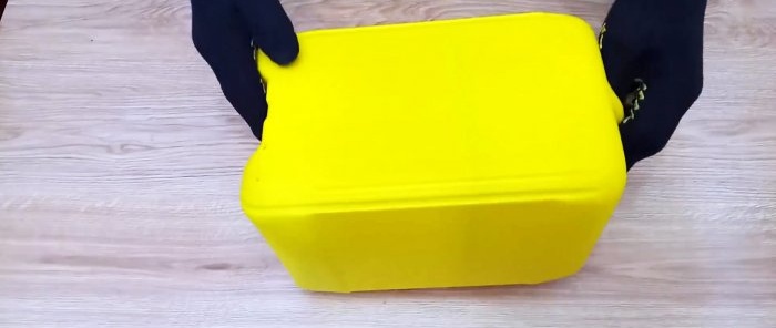 Come realizzare una comoda valigetta per attrezzi da un contenitore