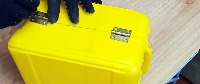 Paano gumawa ng isang maginhawang tool case mula sa isang canister