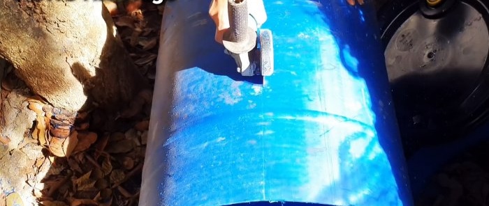 Hoe maak je een grote boot van plastic vaten