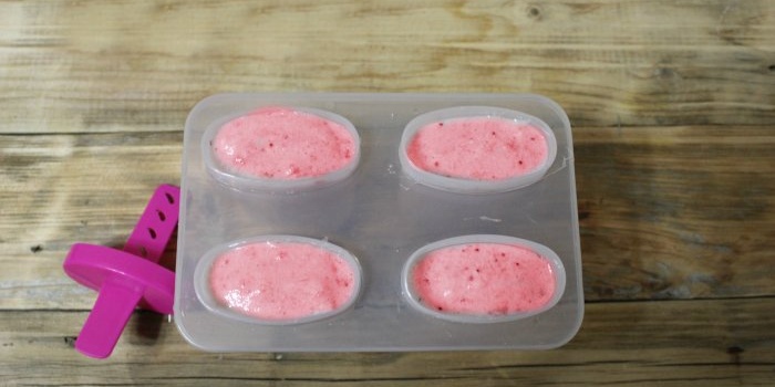 cómo hacer paletas heladas con bayas en casa